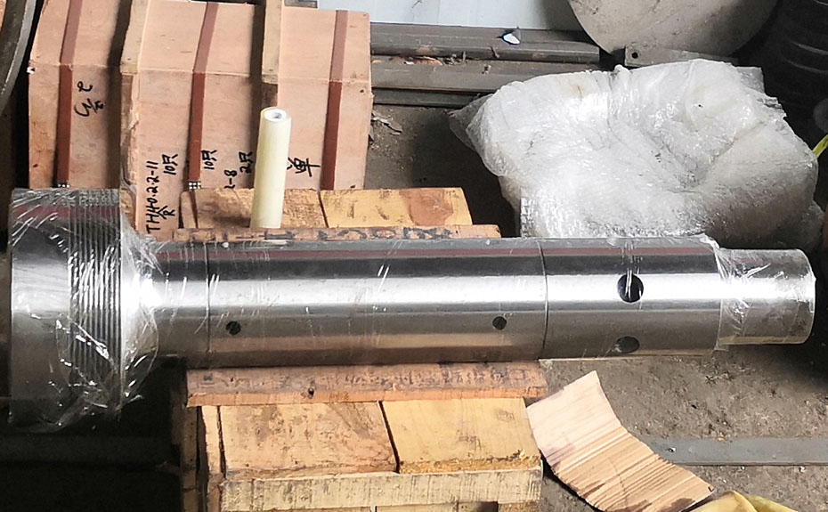 HR500雙級(jí)活塞推料離心機(jī)主軸