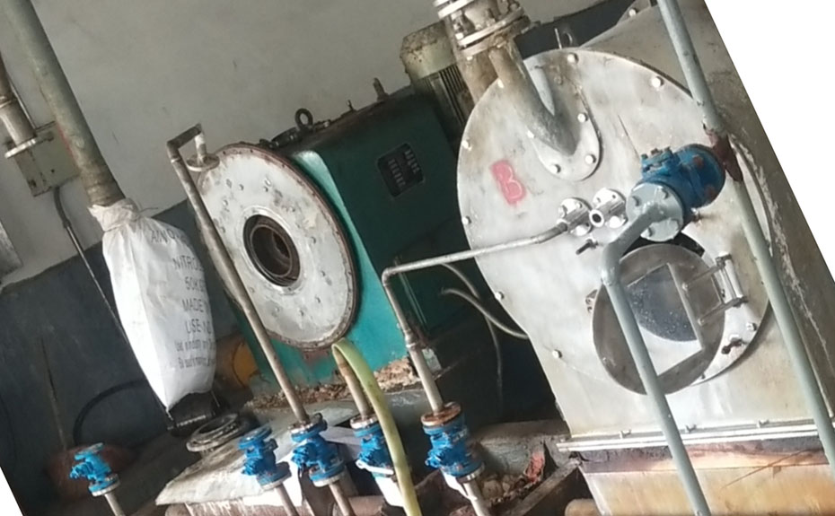 HR400雙級活塞推料離心機(jī)維修現(xiàn)場